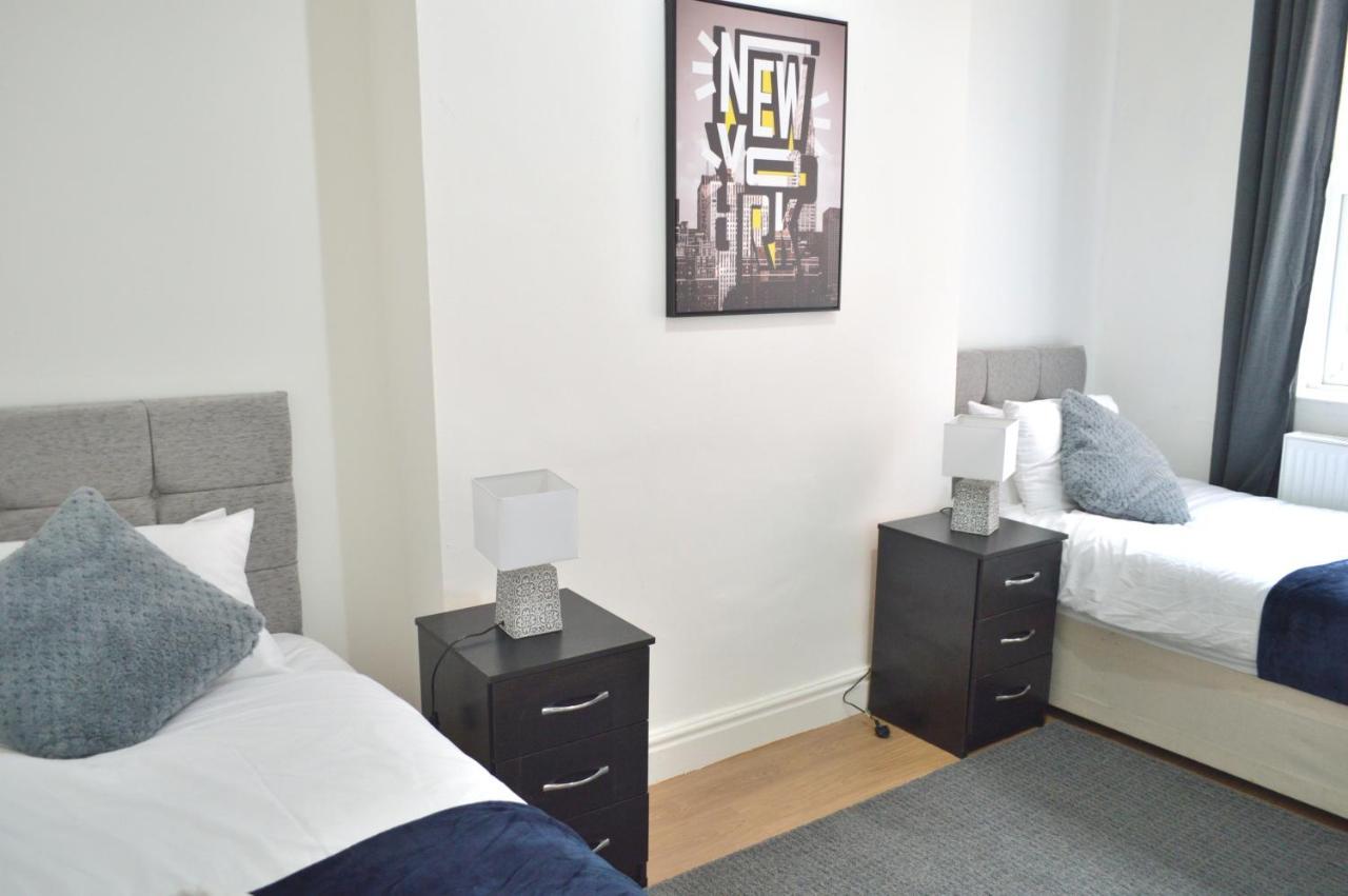 Beautiful Two-Bed Apartment With Driveway Parking Nottingham Eksteriør bilde