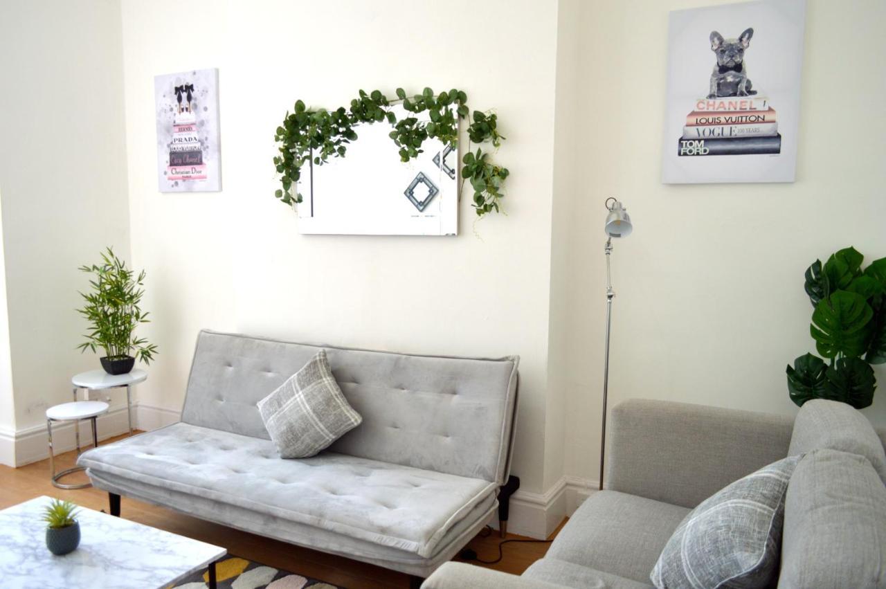 Beautiful Two-Bed Apartment With Driveway Parking Nottingham Eksteriør bilde