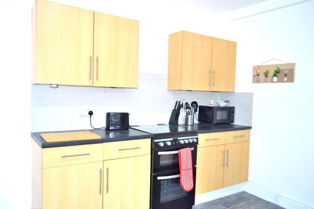 Beautiful Two-Bed Apartment With Driveway Parking Nottingham Eksteriør bilde