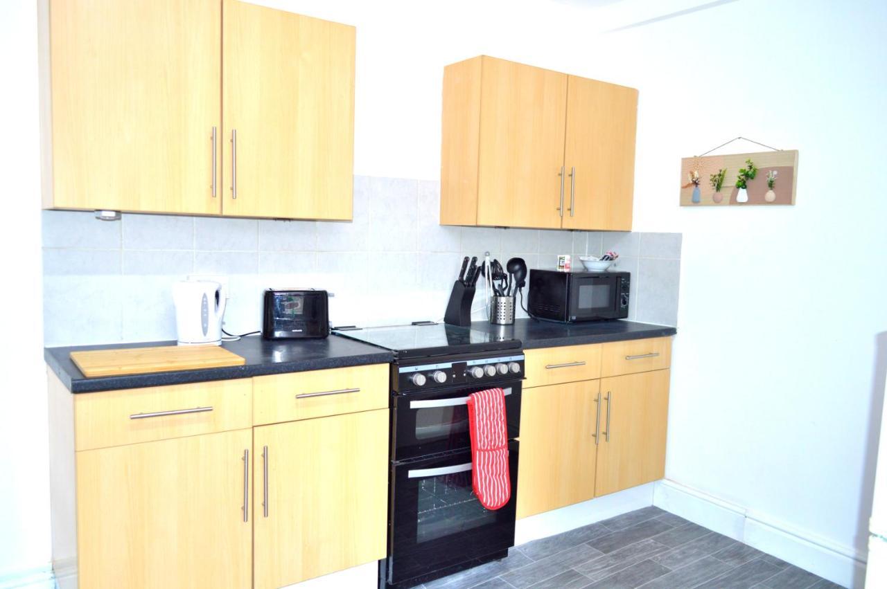 Beautiful Two-Bed Apartment With Driveway Parking Nottingham Eksteriør bilde